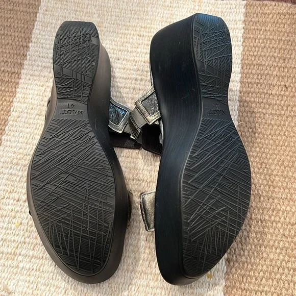 NAOT 2 1/2” wedge - Picture 3 of 4